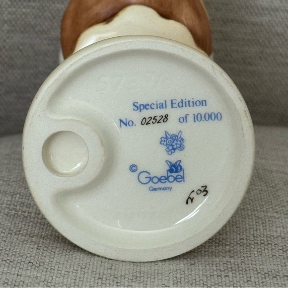 Valentine Loving Wishes - Goebel M. I. Hummel Special Edition Figurine TMK8 - Picture 9 of 9
